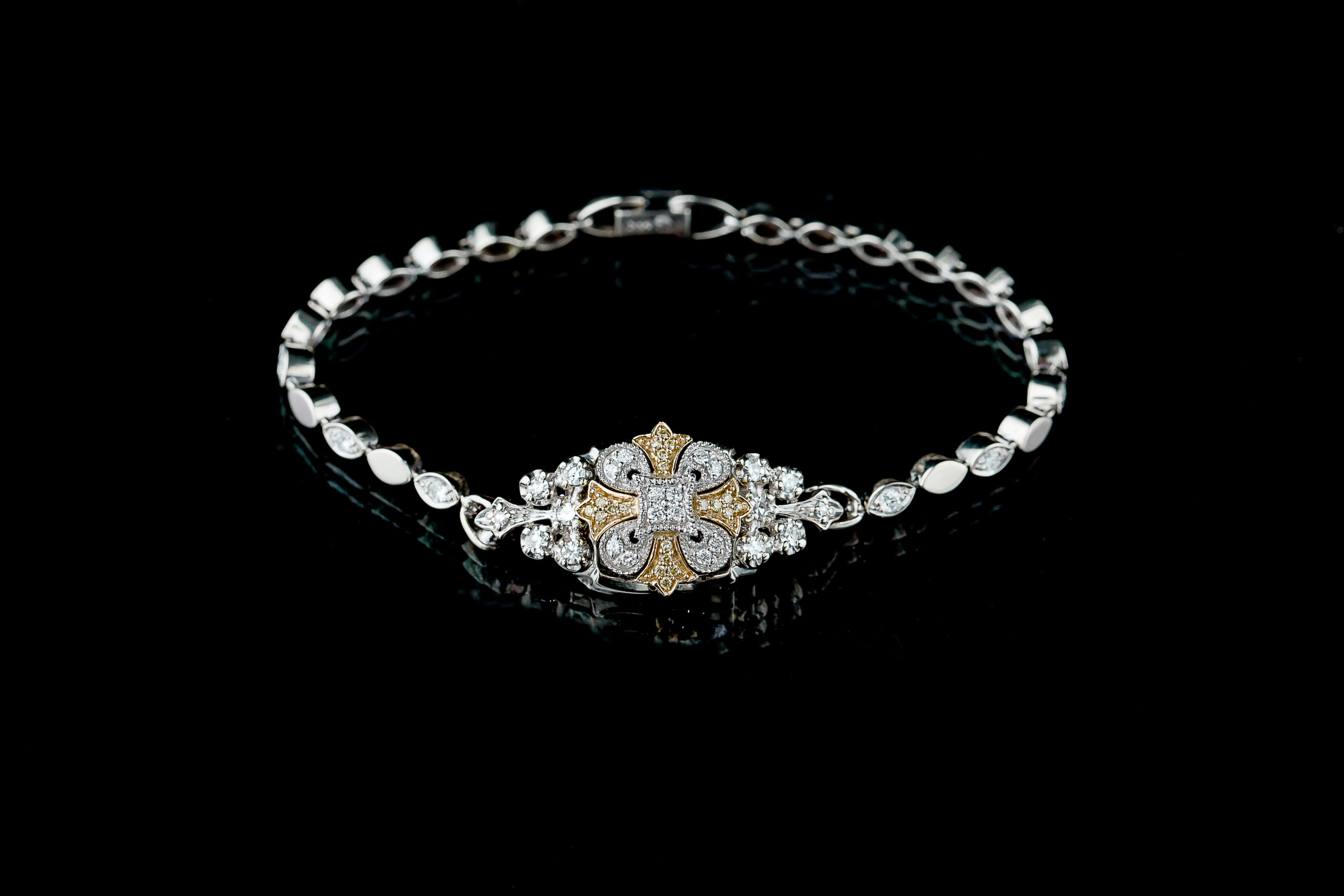 Antique Art Deco Diamond Bracelet 20.00 in Platinum - Brilliant Cut, Grain  Set | Pragnell